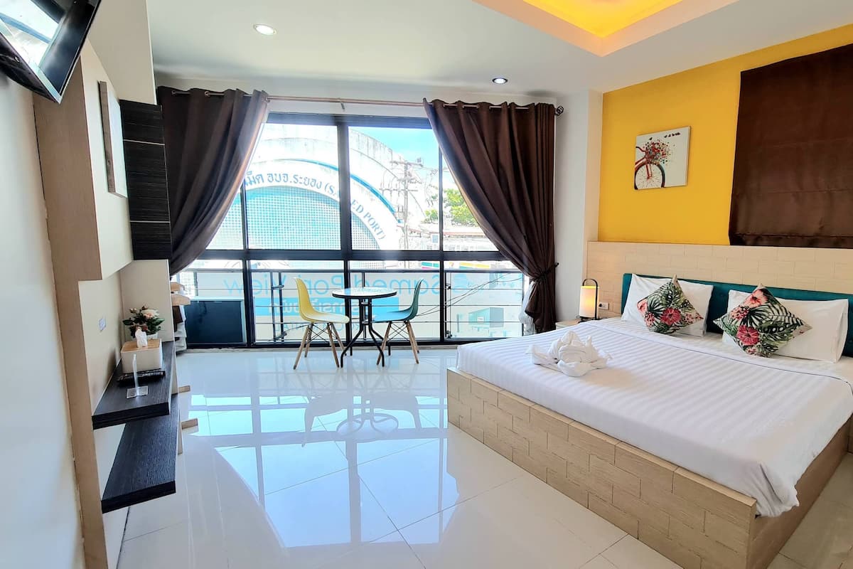Standard Room with window | Free WiFi, bed sheets