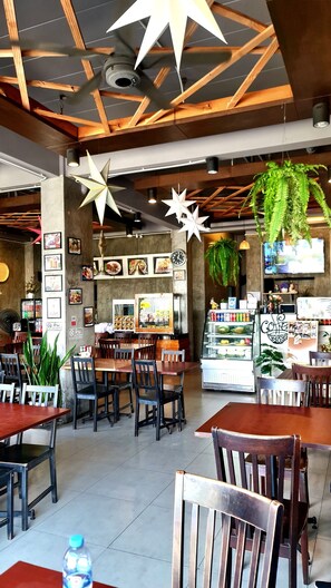 Breakfast, lunch, dinner served; Thai cuisine 