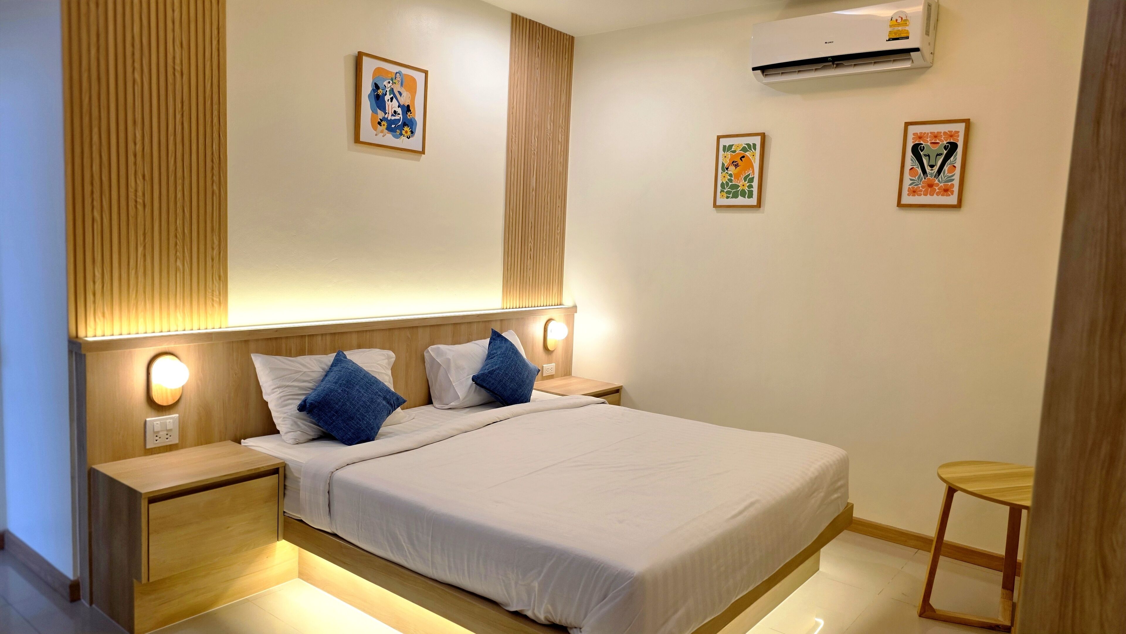 Standard Room without window | Cofres nos quartos, cortinas blackout, Wi-Fi de cortesia, roupa de cama