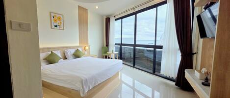 Standard Room with window | Safe på rommet, blendingsgardiner, wi-fi (inkludert) og sengetøy