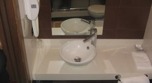 Chambre double | Lavabo de la salle de bain