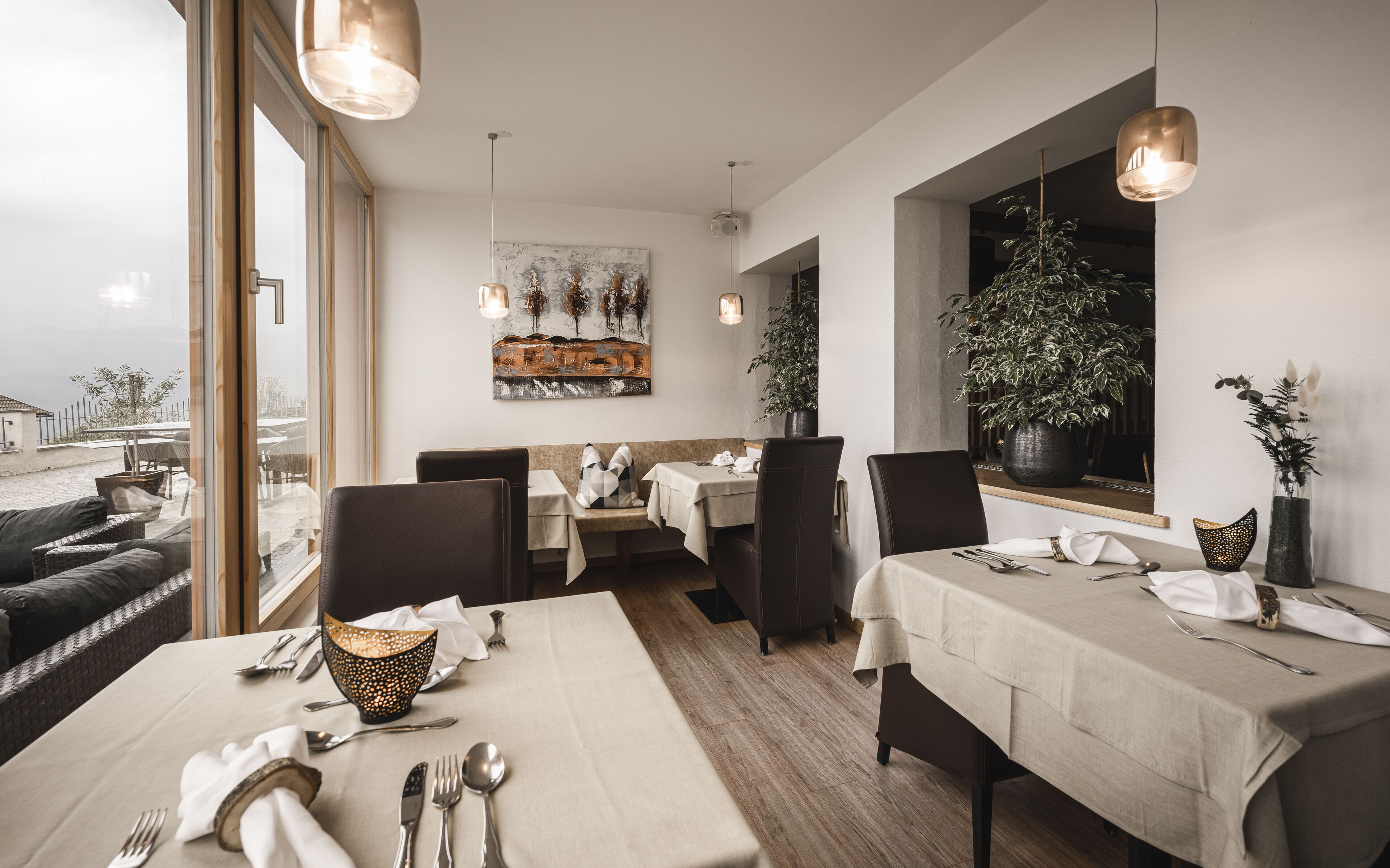 breakfast, lunch, dinner served; regional cuisine