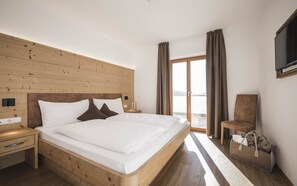 Junior-Suite, Bergblick, zum Garten hin