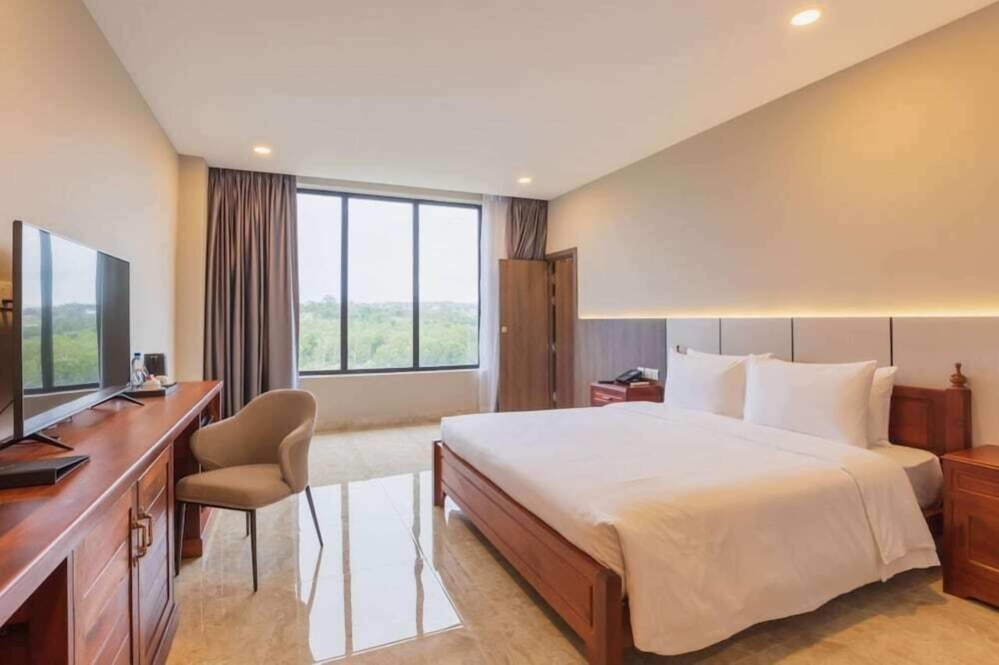 Minibar, in-room safe, desk, blackout drapes