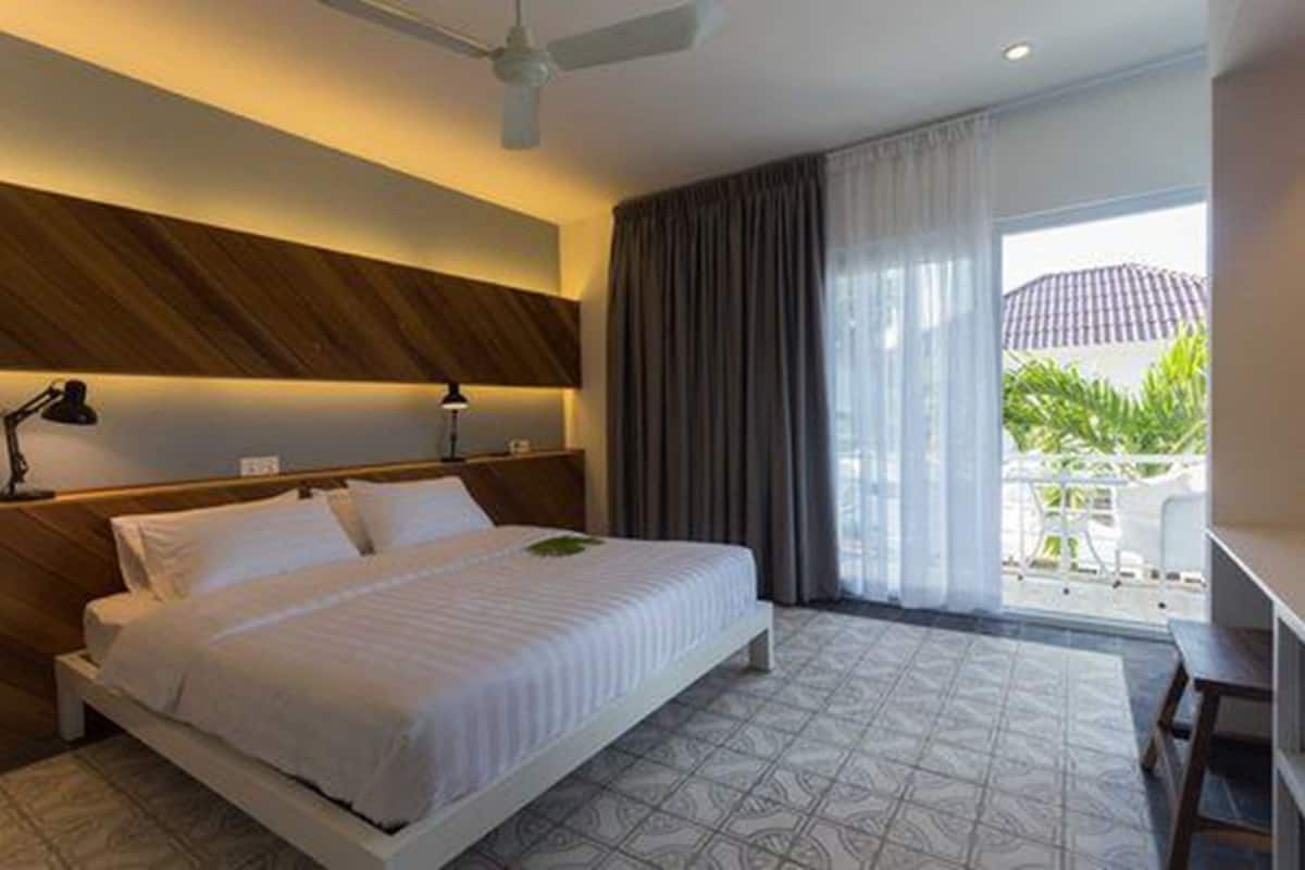 Minibar, in-room safe, desk, blackout curtains