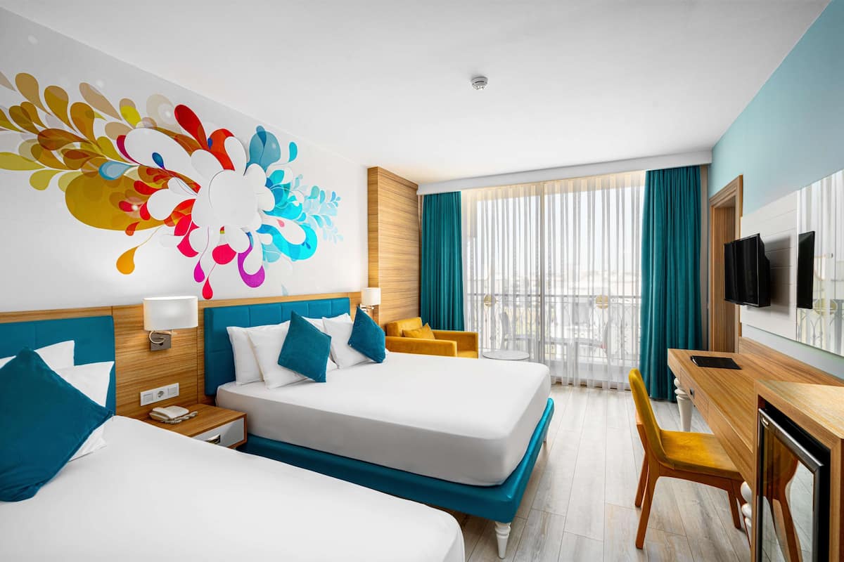 Standard Triple Room | Premium bedding, minibar, desk, soundproofing