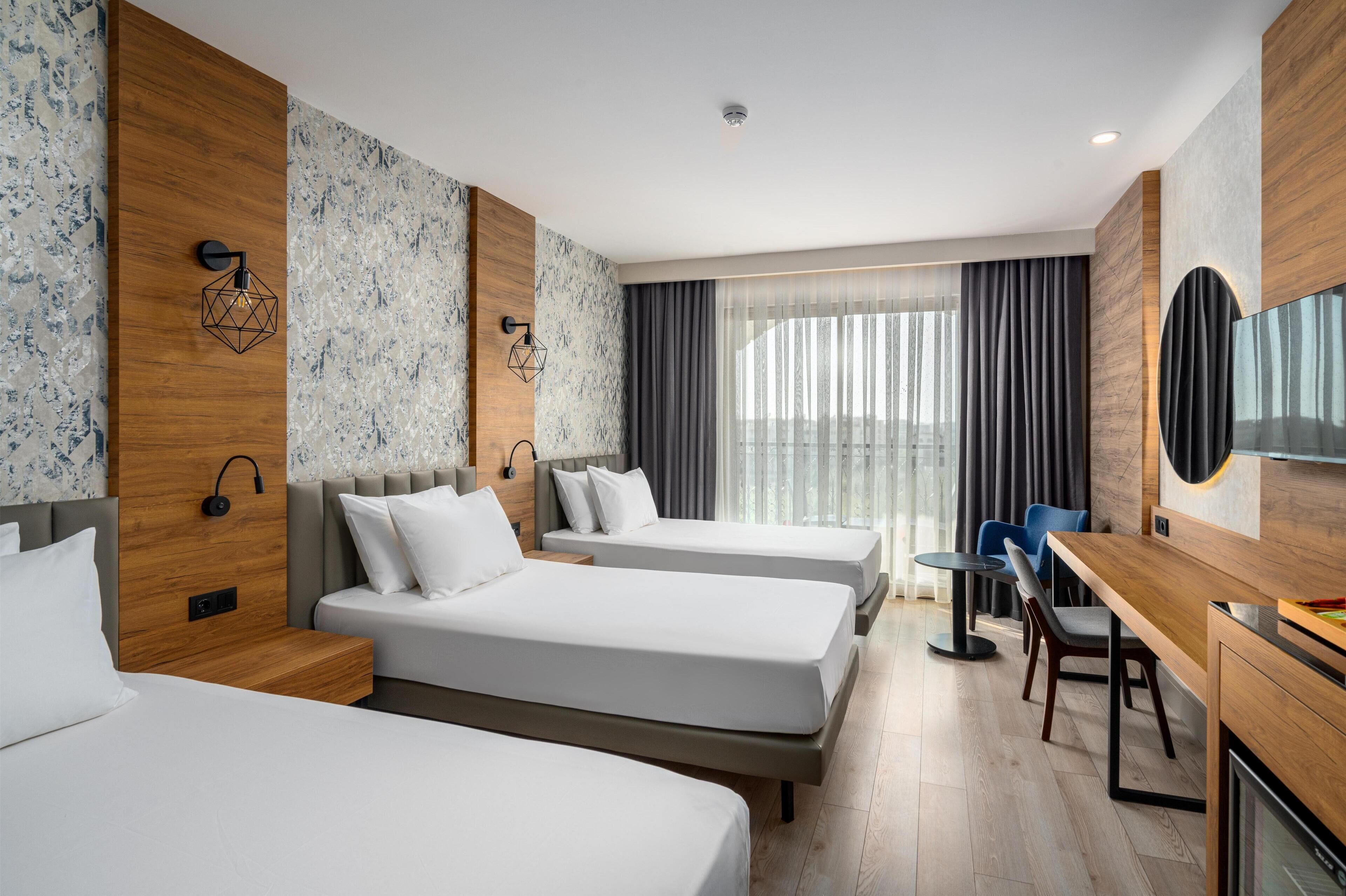 Tremannsrom – standard | Sengetøy av topp kvalitet, minibar, skrivebord og lydisolert