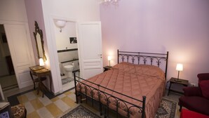 Chambre supérieure double, salle de bain privée | Bureau, accès au Wi-Fi (inclus)