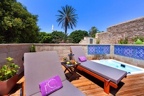 Suite Senior, hot tub | Pemandangan dari kamar