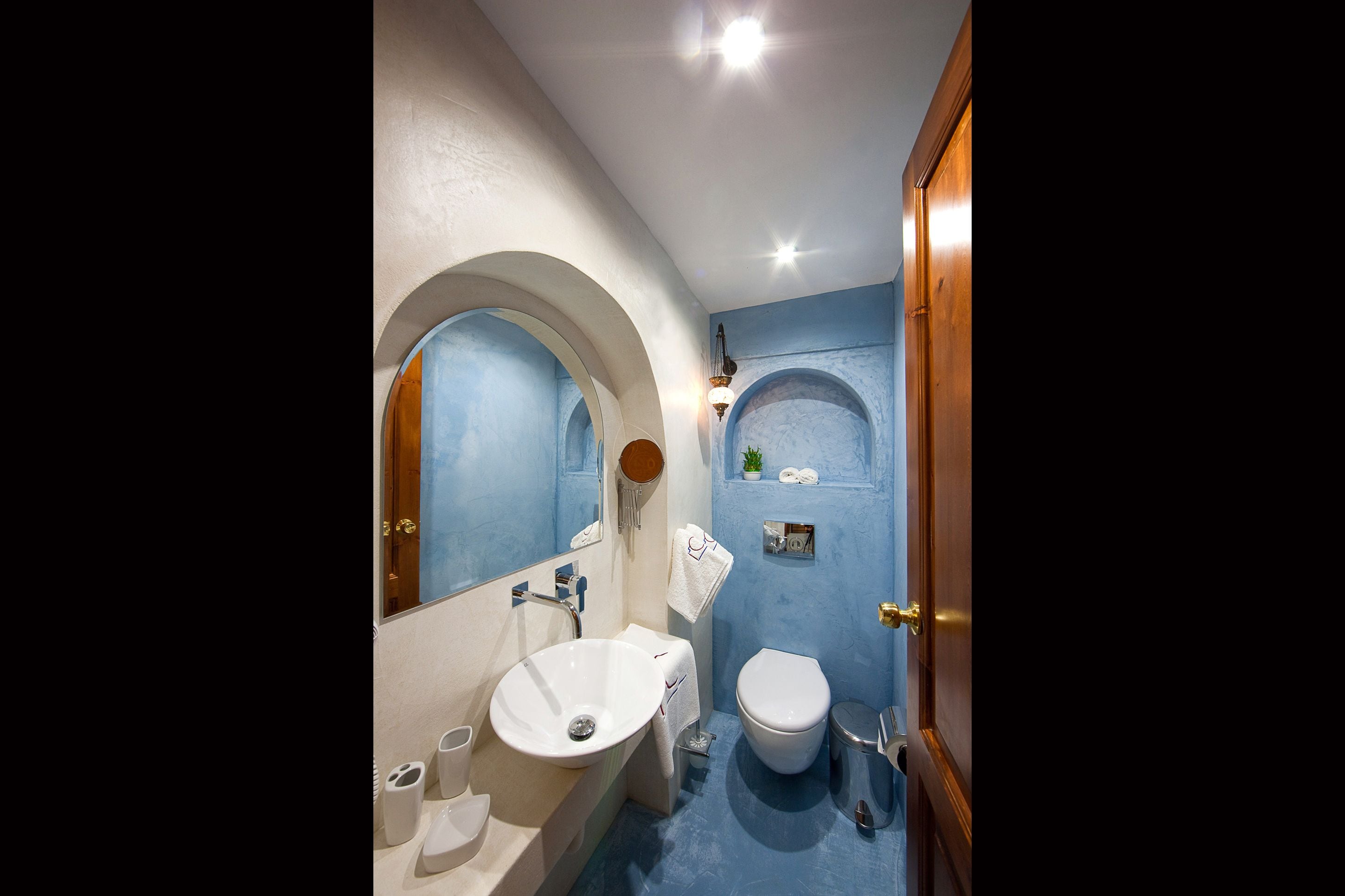 deluxe suite, balcony (nymph of helios) | bathroom sink