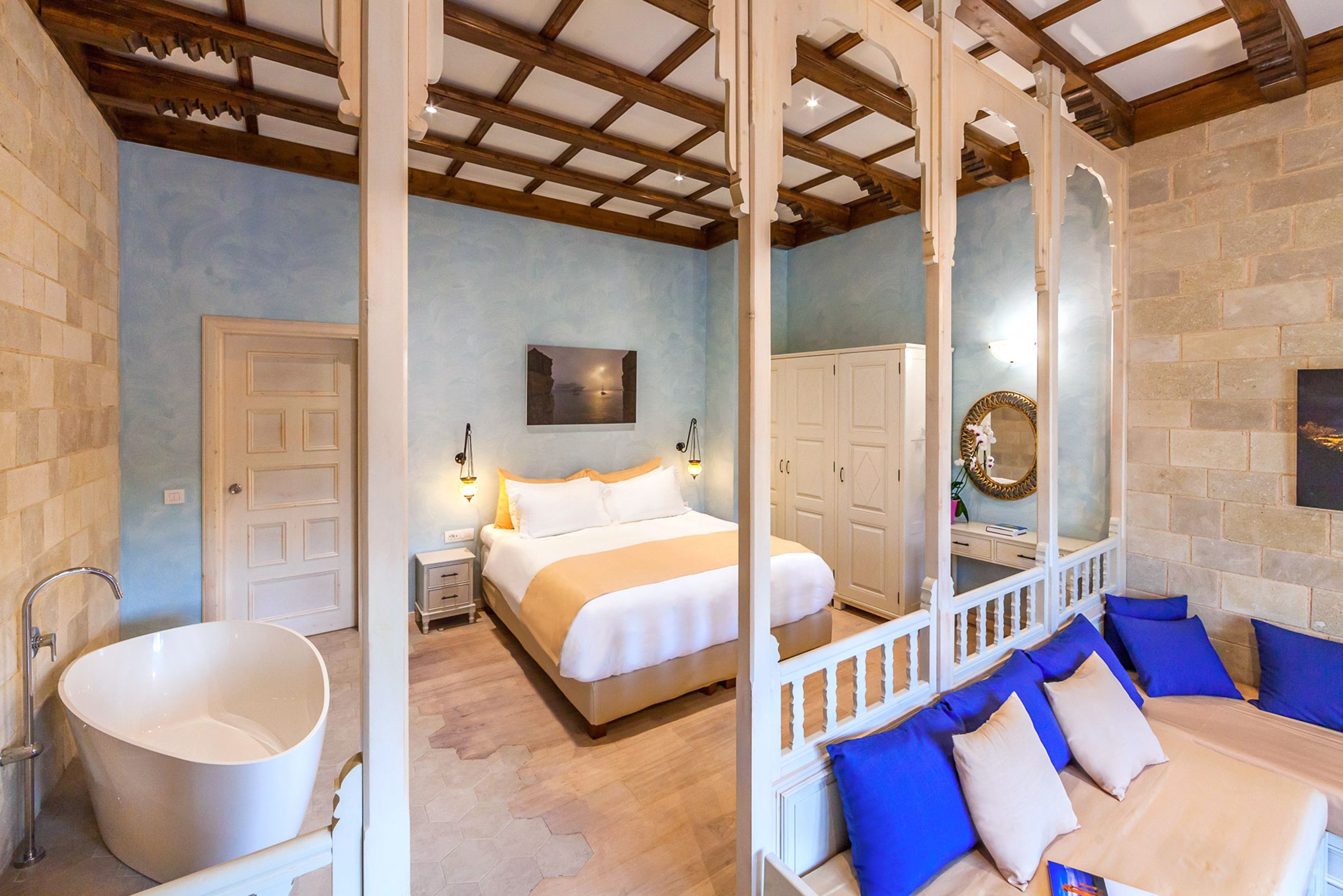 Phòng Suite Grand, bồn tắm nước nóng | Bộ đồ giường cao cấp, nệm Select Comfort, két bảo mật tại phòng 