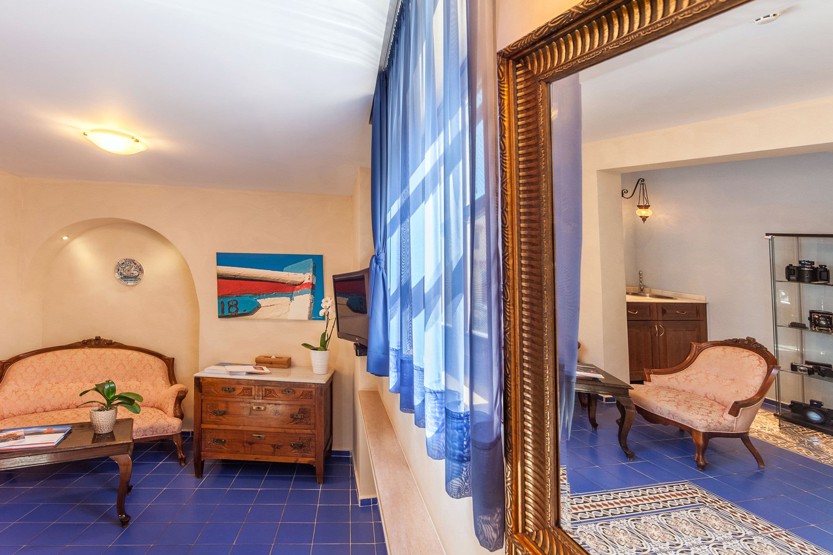 superior double room (a travel into the light) | living area | 32-inch lcd tv with satellite channels, tv, books