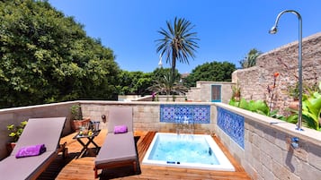 Senior Suite with Private Garden and Outdoor Hot Tub (Views of Rhodes) | Private spa tub