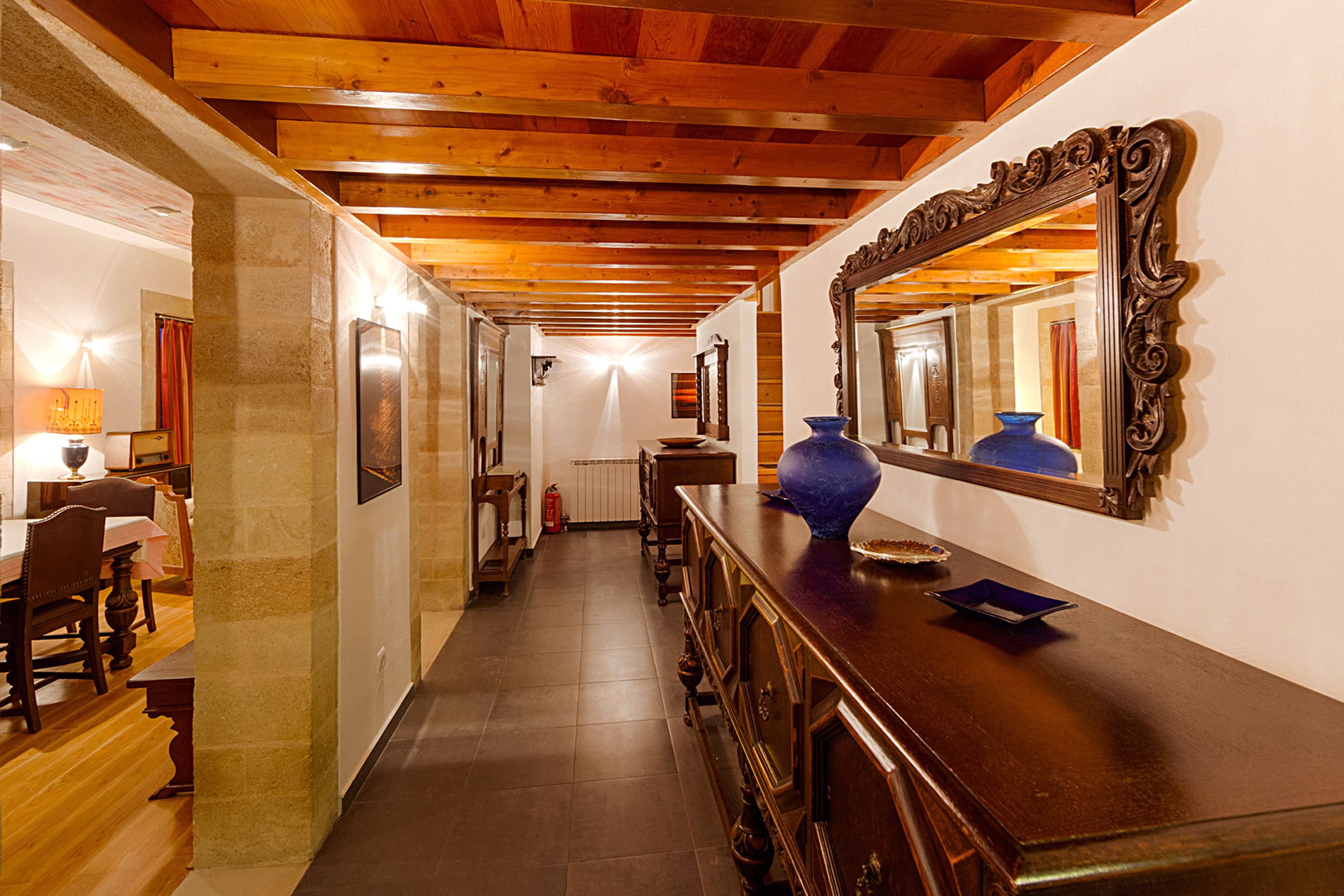 villa, hot tub (places in suspension) | living room | 32-inch lcd tv with satellite channels, tv, books