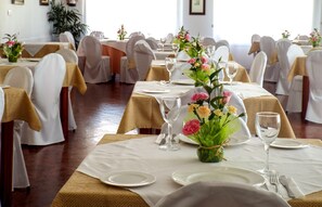 Frühstück, Mittagessen, Abendessen, mediterrane Küche 