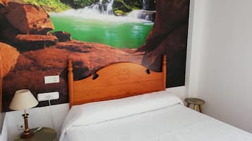 Habitación económica doble | Ropa de cama de alta calidad, colchones Select Comfort, caja fuerte