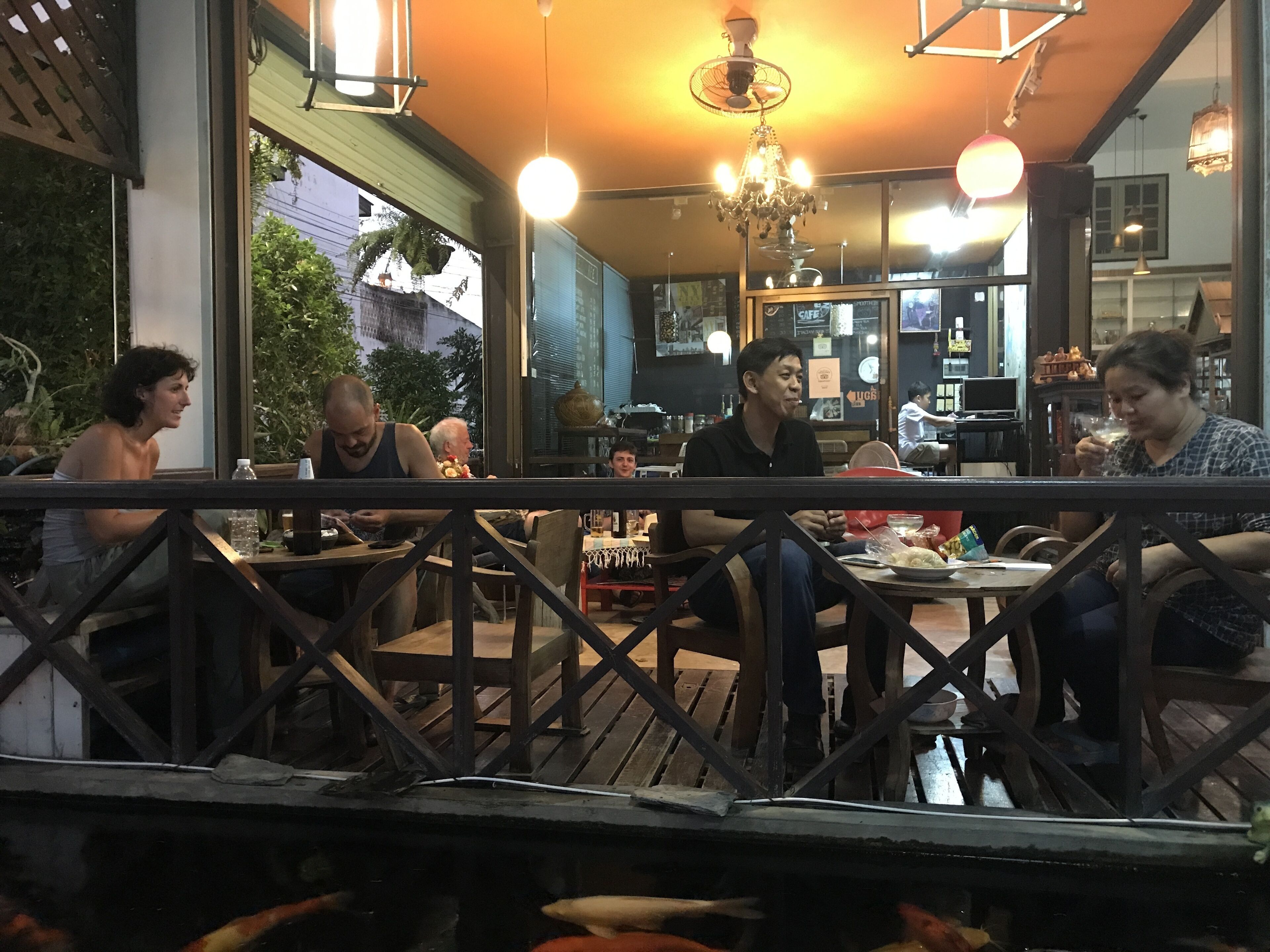 32 インチのテレビ (デジタル放送視聴可)