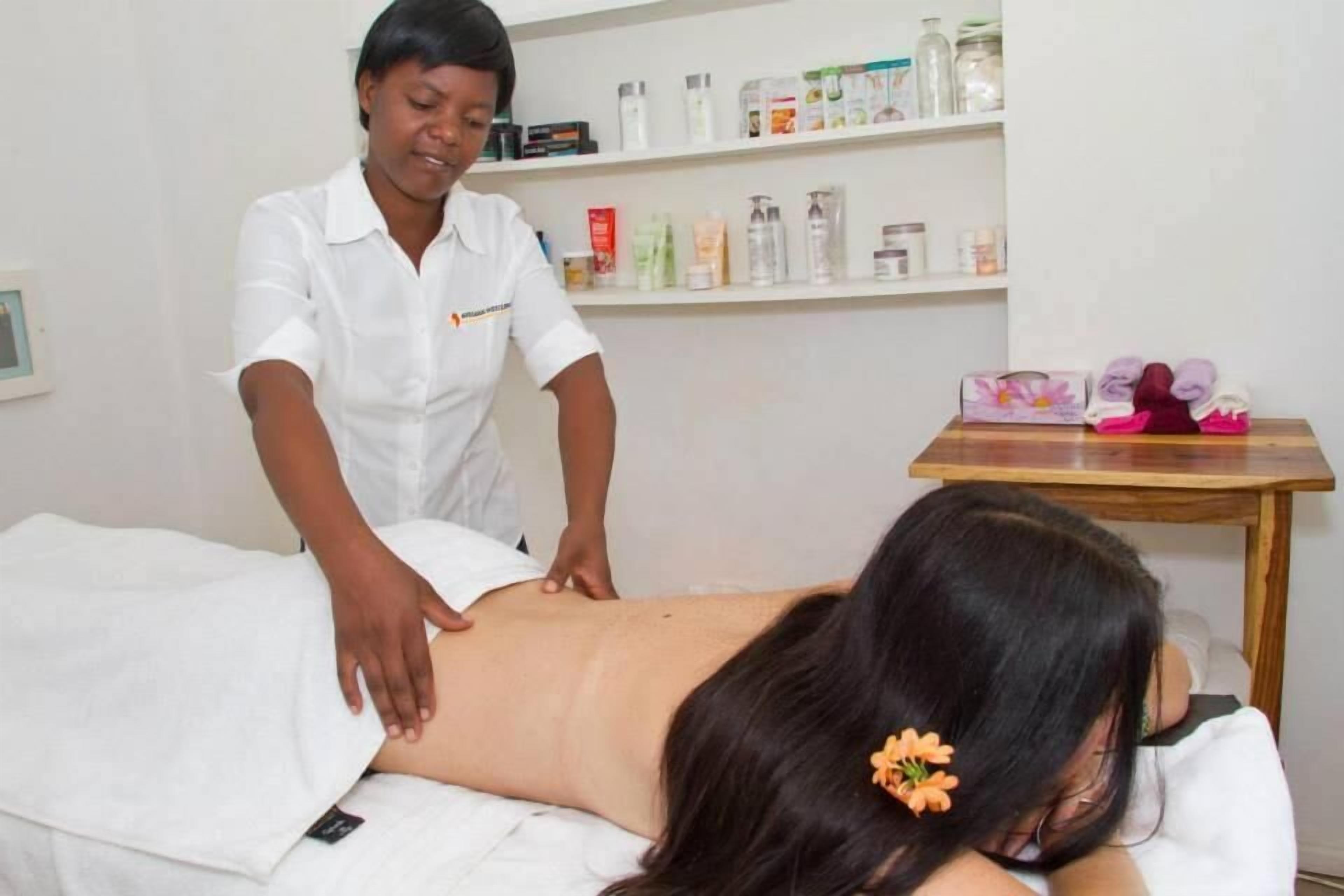 面部护理、指（趾）甲修剪和护理