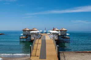 Private beach, free beach cabanas, sun loungers, beach umbrellas - Aria Resort & Spa (Alanya)