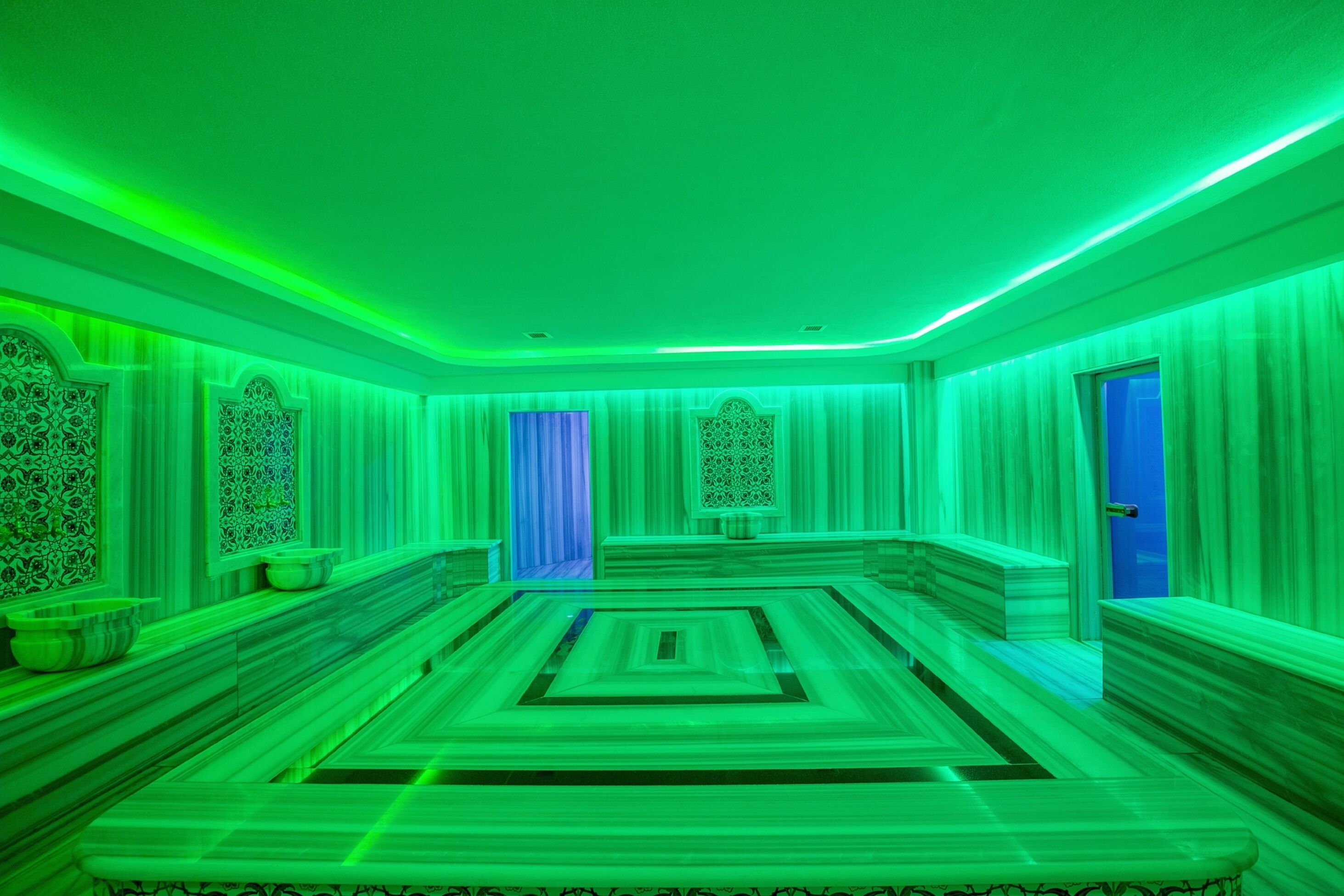 Sauna, ruang uap, pemandian Turki/hammam, dan perawatan tubuh