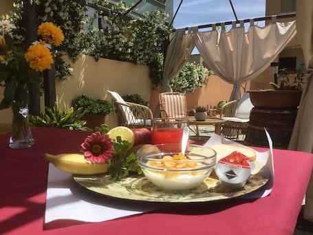 Gazebo. Sun&Sardinia