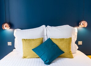 Chambre supérieure double | Literie de qualité, coffre-fort, décor unique, bureau