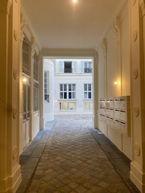 Exterior - 1er Etage Opera (Paris)