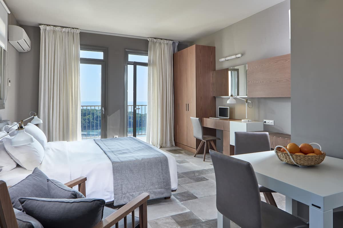 Room, Sea View