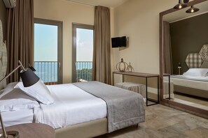 Premium bedding, individually furnished, desk, blackout curtains - Sivota Seascape (Igoumenitsa)
