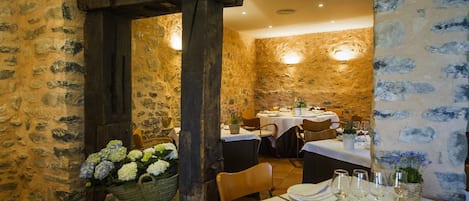 Breakfast, lunch, dinner served; Spanish cuisine