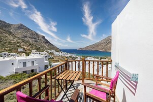 Classic Twin Room | Balcony