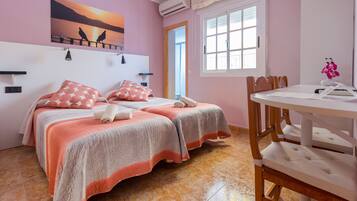 Individuelt dekorert, individuelt innredet og skrivebord