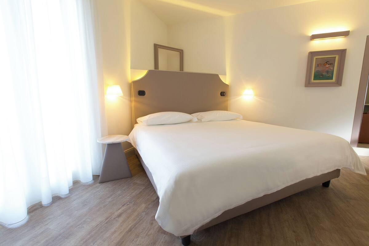 2 chambres, literie de qualité supérieure, surmatelas, minibar
