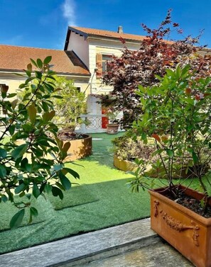 Superior Double Room, 2 Twin Beds | Pillowtop beds, minibar, in-room safe, individually decorated