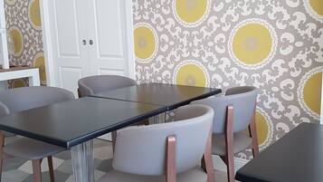 Morgenmadsbuffet hver dag (18 EUR pr. person)