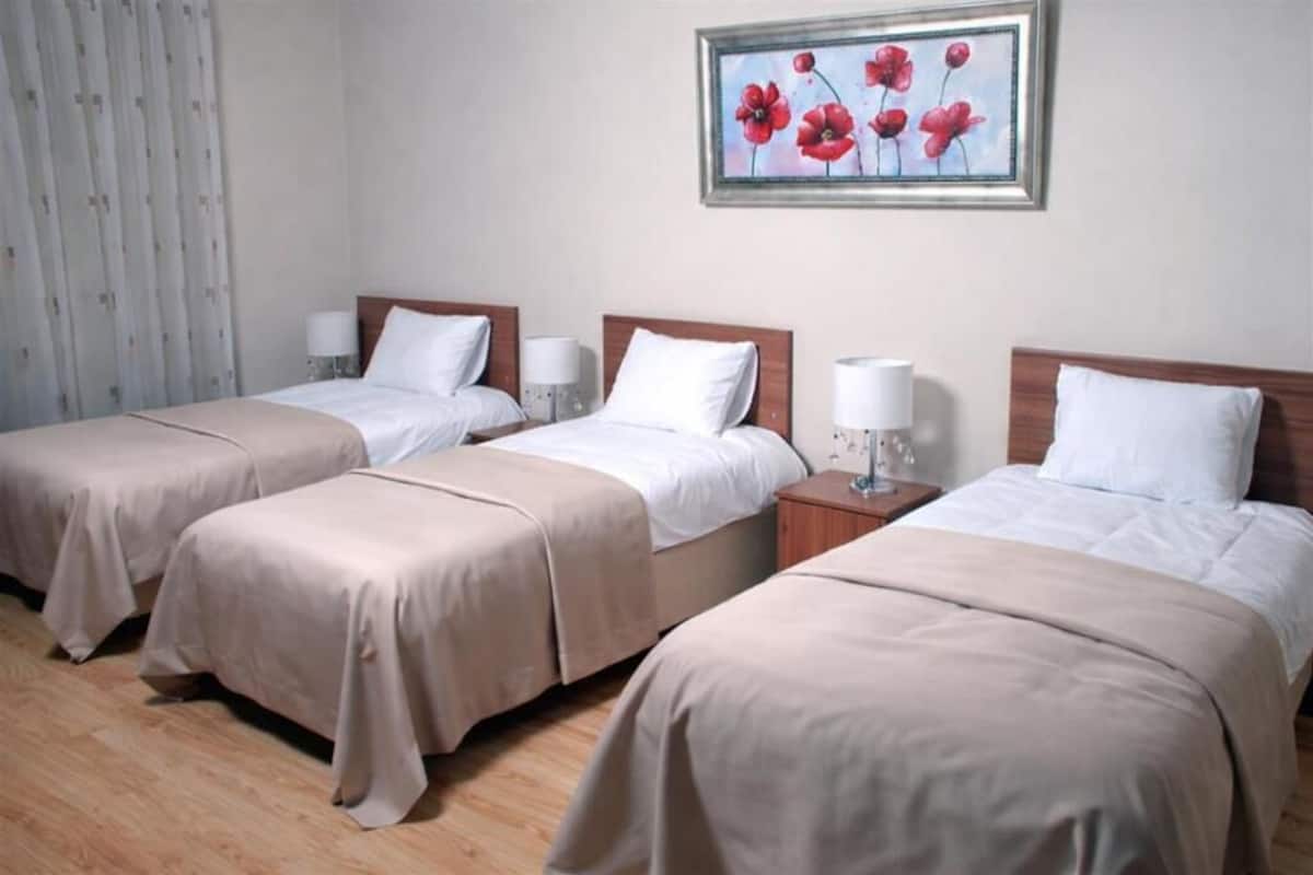 Premium bedding, minibar, desk, blackout drapes