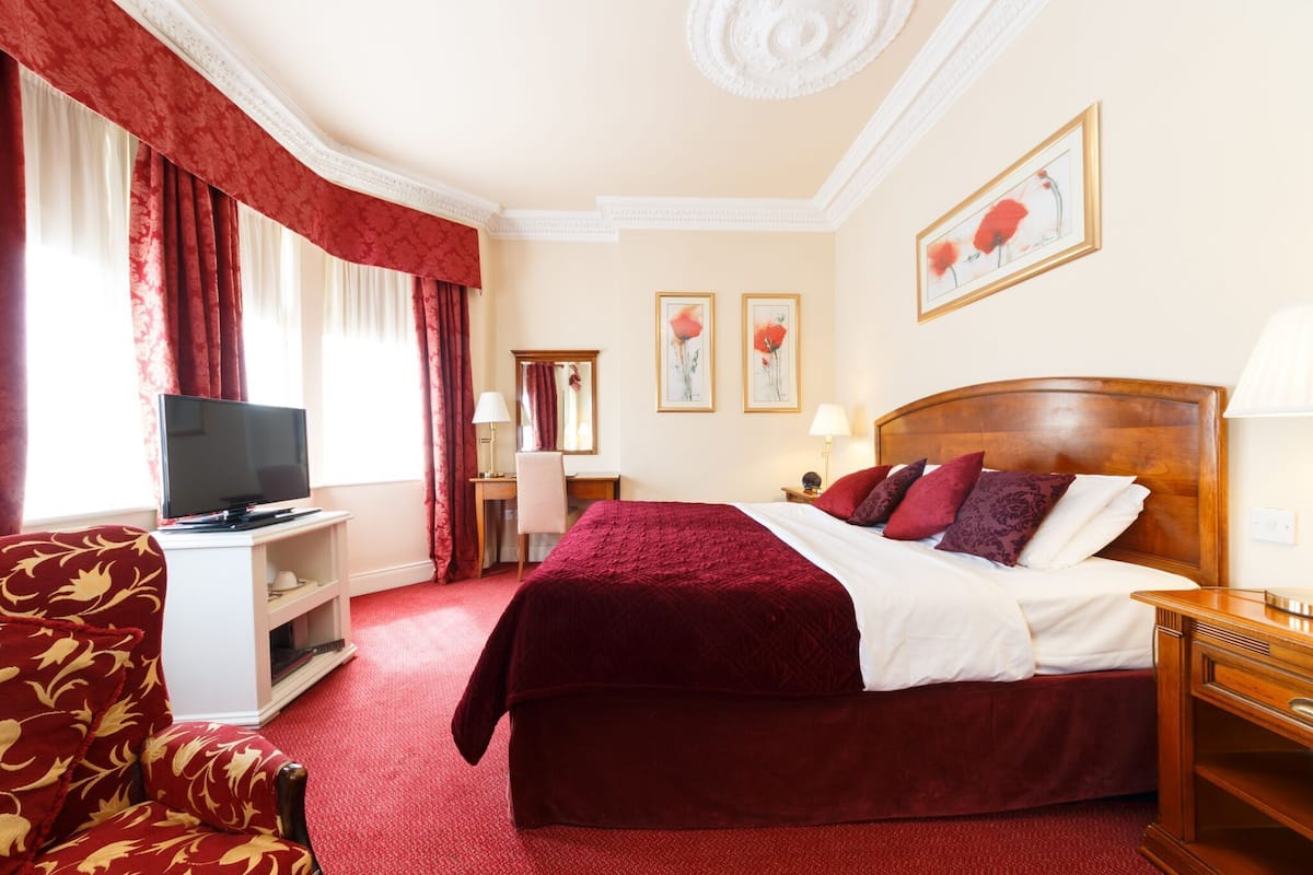 1 chambre, chambres insonorisées, fer et planche à repasser