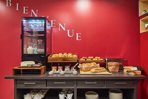 Desayuno buffet (EUR 14 por persona)