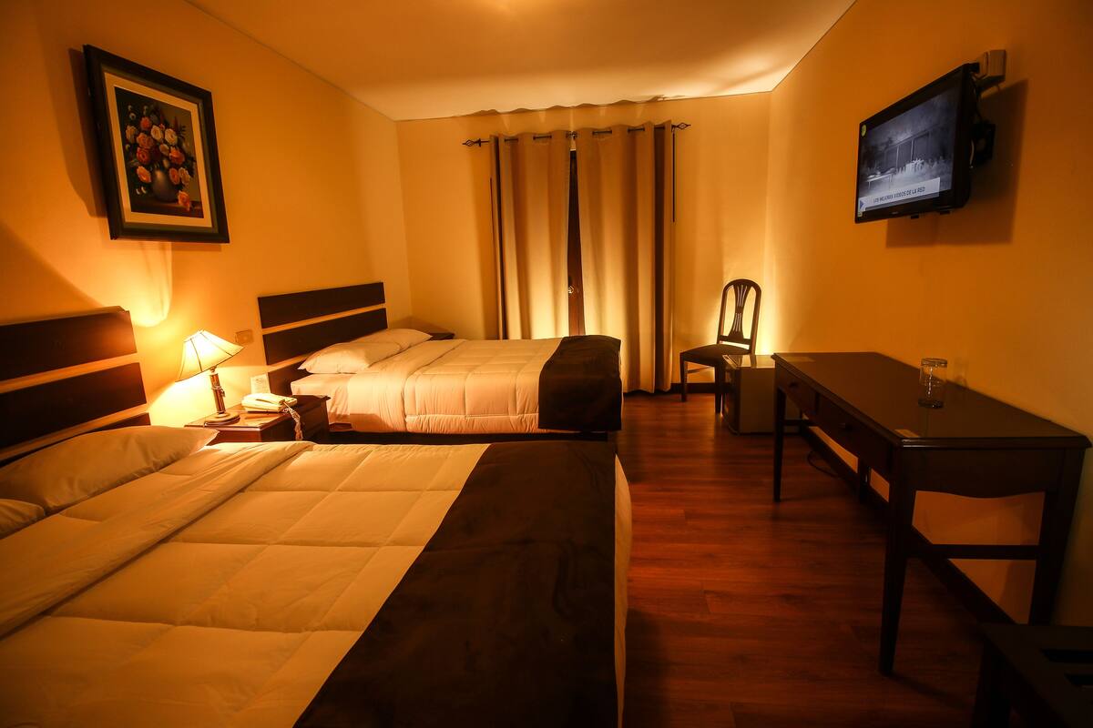 Minibar, caja fuerte, escritorio y wifi gratis