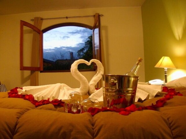 Standard Suite | Minibar, in-room safe, desk, free WiFi - Hotel Meliana (Arequipa)