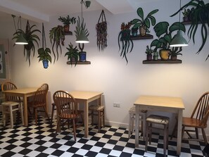 Interior - Igloo Hybrid - Hostel (Nottingham)