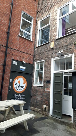 Property entrance - Igloo Hybrid - Hostel (Nottingham)