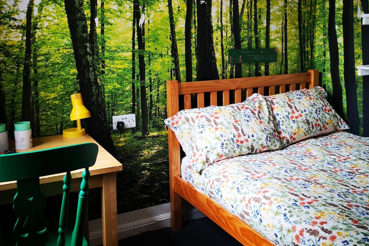 Economy Double Room | Blackout drapes, bed sheets