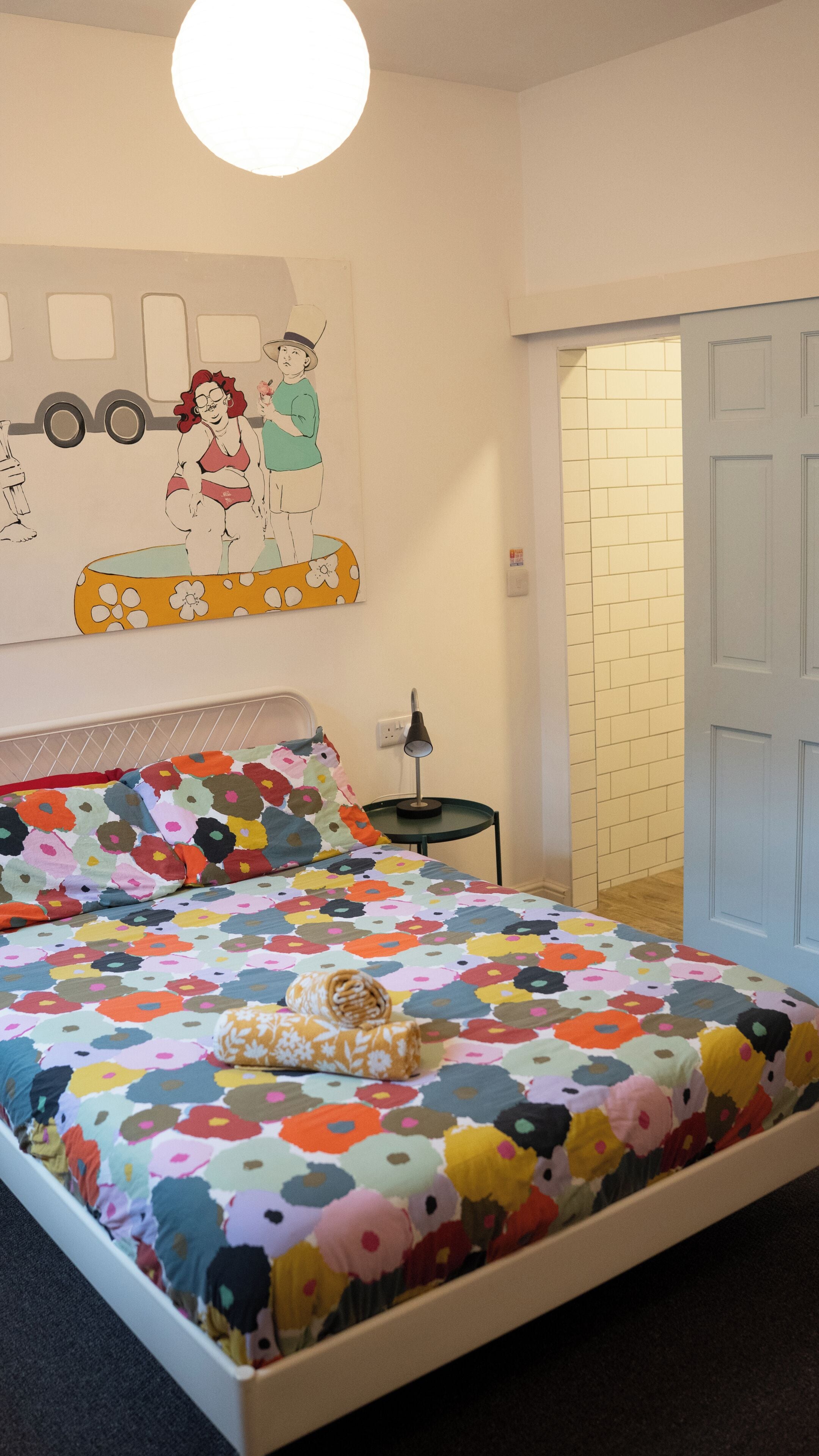 Quarto casal superior | Cortinas blackout, roupa de cama