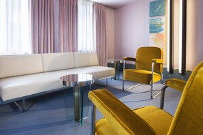 Suite (free access to spa upon request) | Sengetøy av topp kvalitet, minibar, safe på rommet og skrivebord