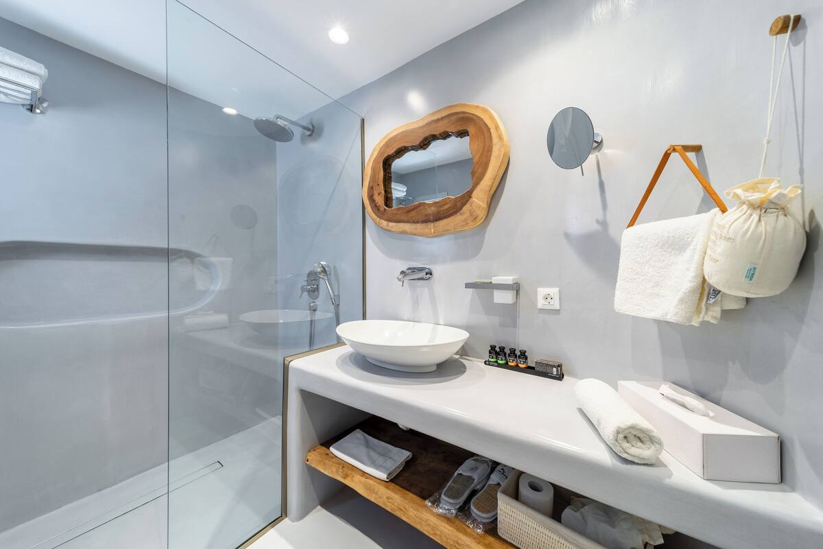 premium double room, sea view | bathroom | shower, designer toiletries, hair dryer, bathrobes