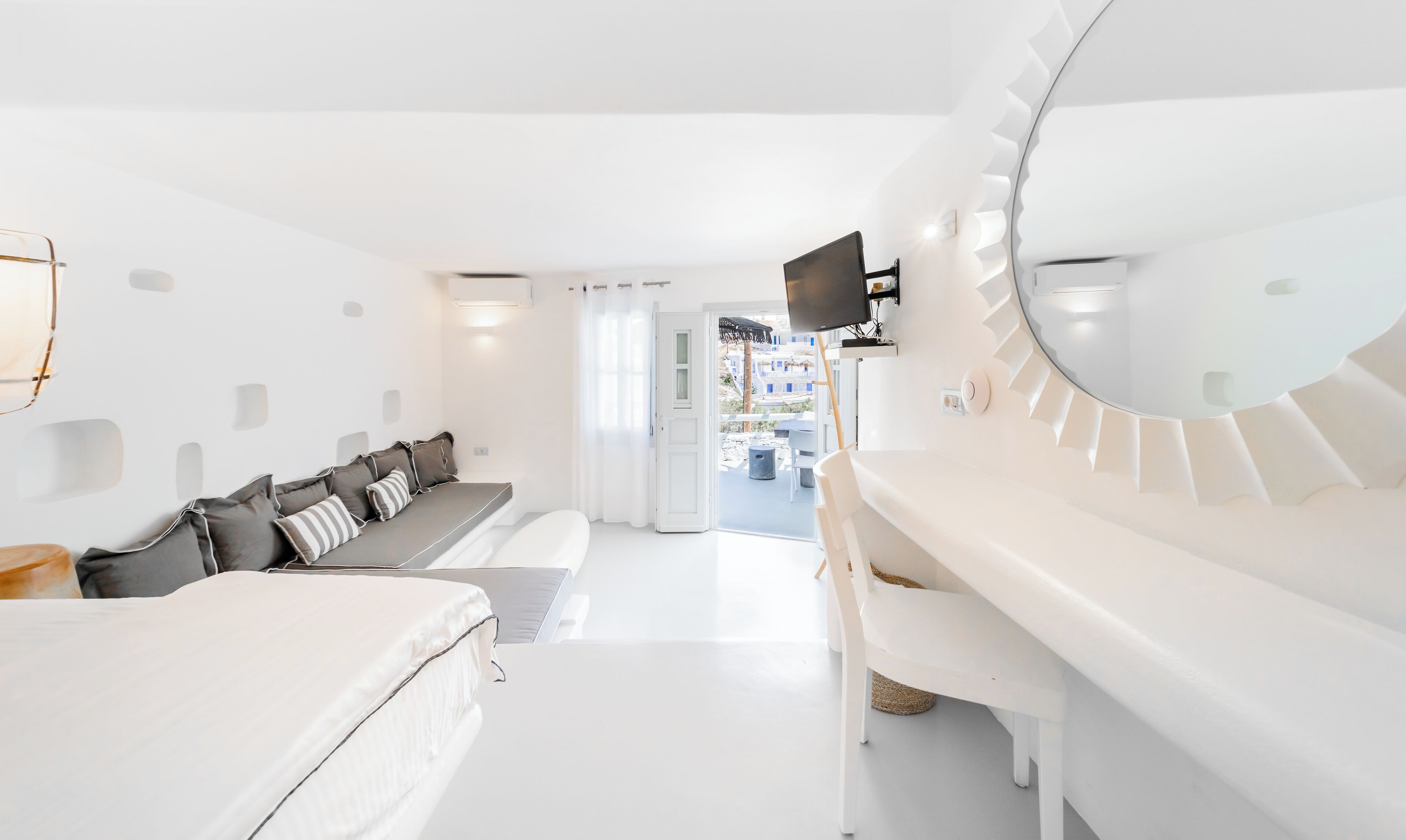 family room, sea view | egyptian cotton sheets, premium bedding, pillow-top beds, minibar