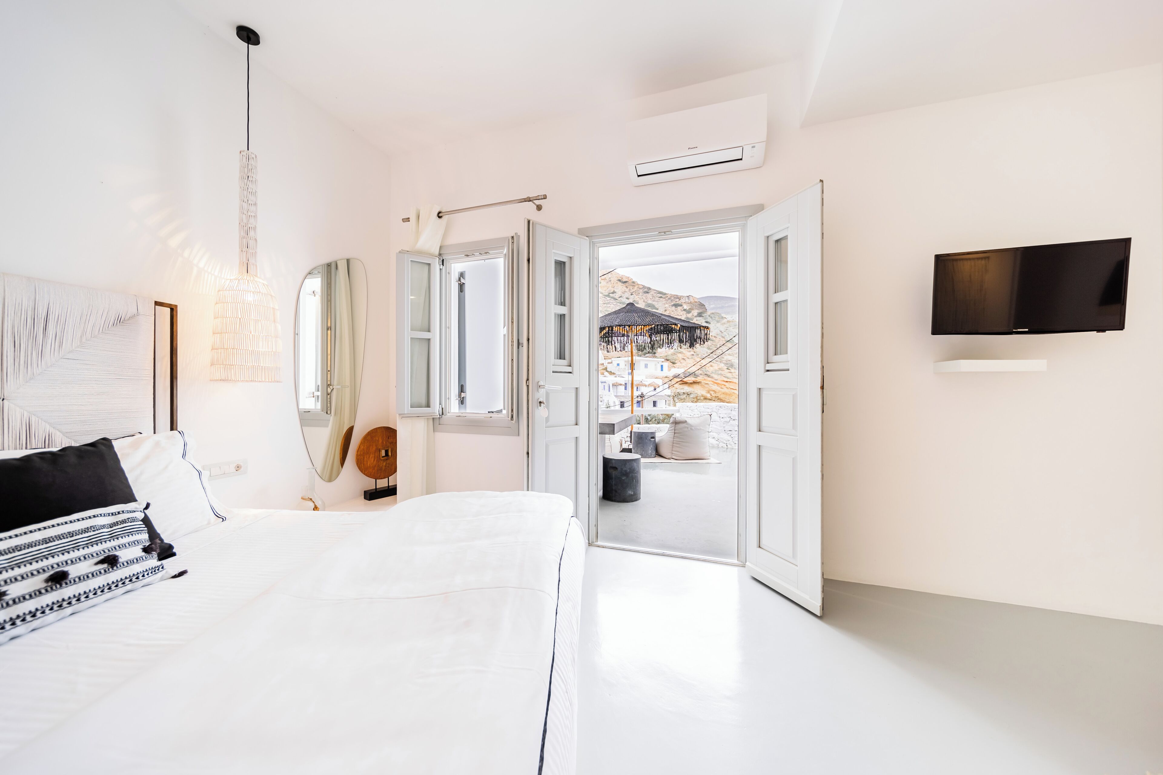 junior suite, sea view | egyptian cotton sheets, premium bedding, pillow-top beds, minibar