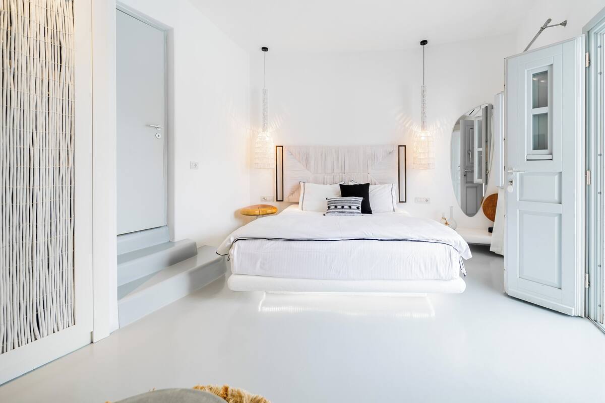 junior suite, sea view | egyptian cotton sheets, premium bedding, pillow-top beds, minibar