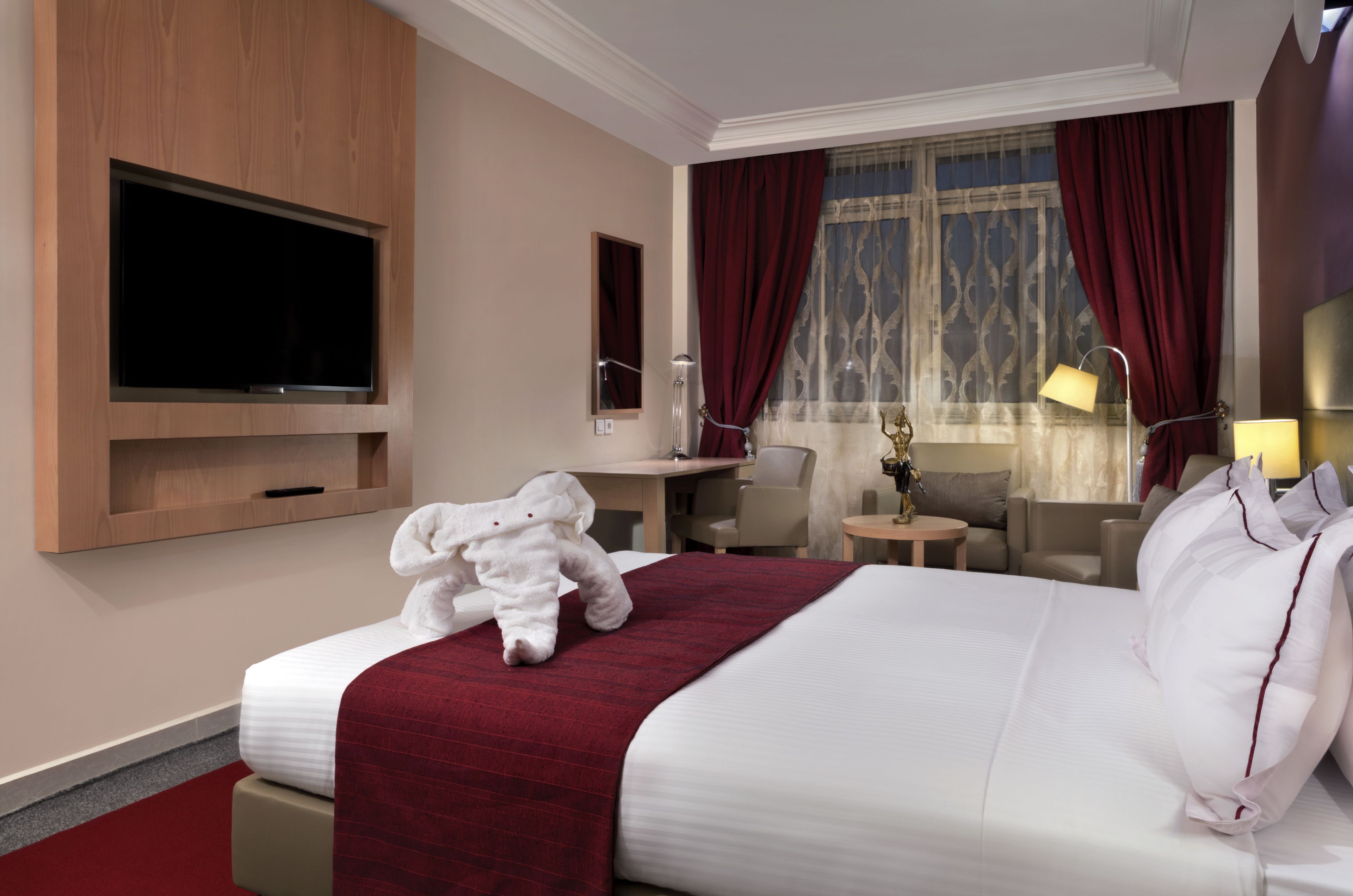 premium room | premium bedding, minibar, in-room safe, desk